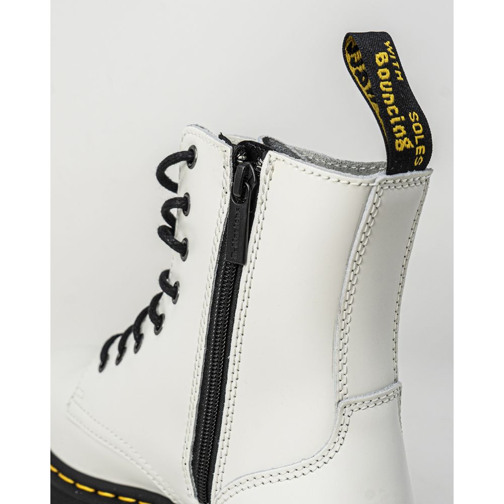 Бели кожени ботуши Dr. Martens
