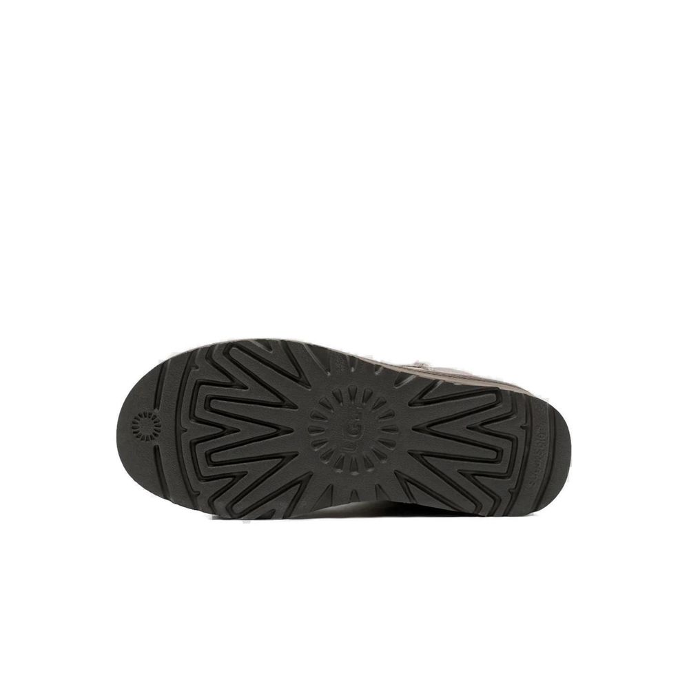 UGG – Graue Wildlederstiefel