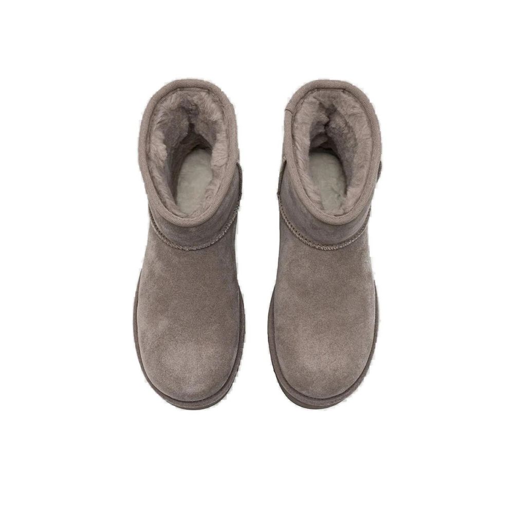 UGG – Graue Wildlederstiefel