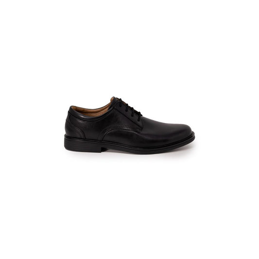 Ежедневни черни кожени обувки Clarks