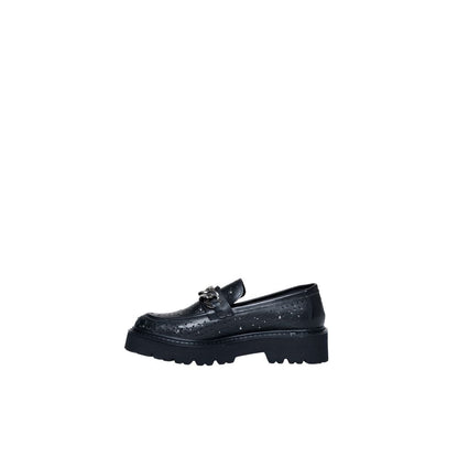 Kultiger flacher Schuh aus schwarzem Leder