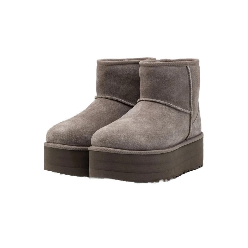 UGG – Graue Wildlederstiefel