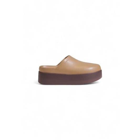 Бежов синтетичен сандал Crocs