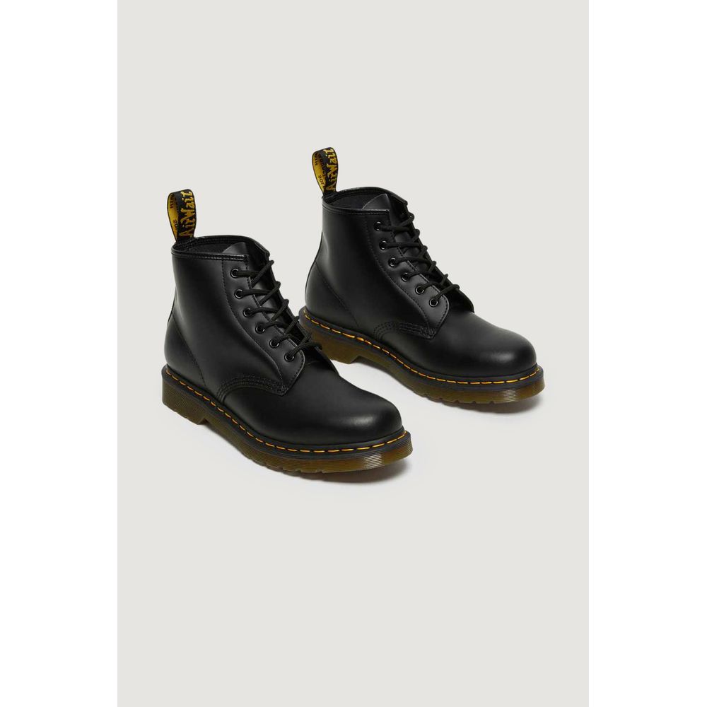 Черни кожени ботуши Dr. Martens