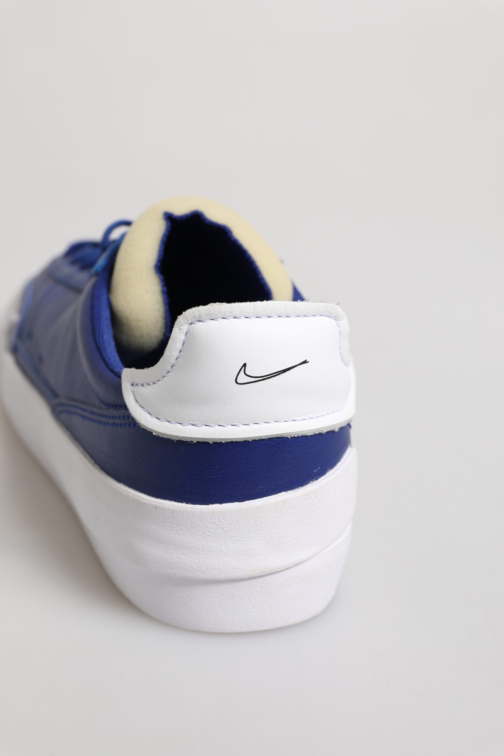Обувки Nike White Blue Lace Up Low Top Drop Type PRM