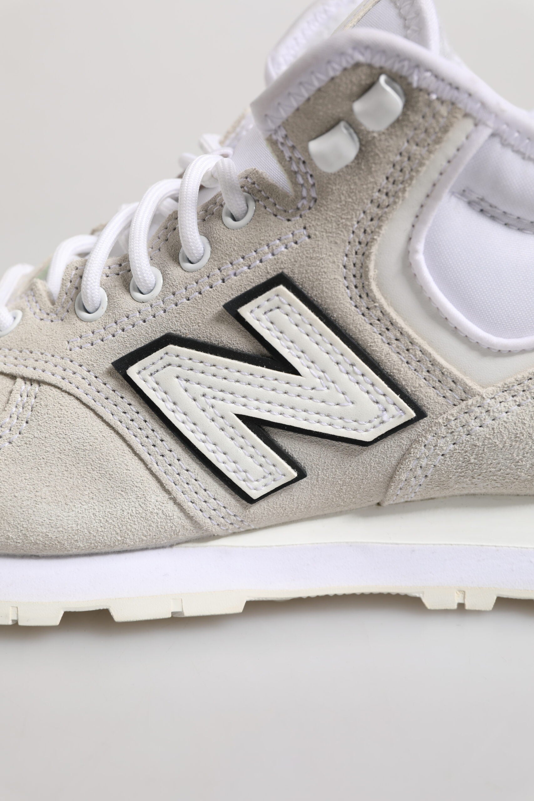 Обувки New Balance Off White Suede